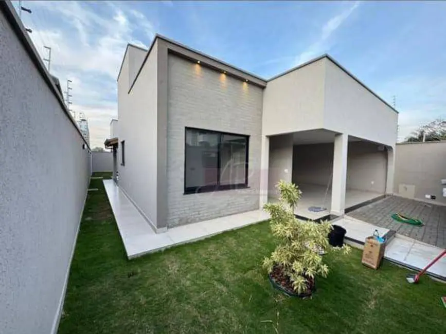 Foto 1 de Casa com 3 quartos à venda, 300m2 em Pouso Alegre - MG