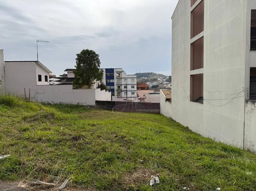 Foto 2 de Terreno / Lote à venda, 360m2 em Pouso Alegre - MG