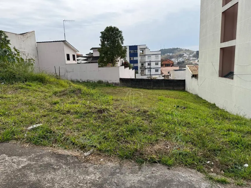 Foto 1 de Terreno / Lote à venda, 360m2 em Pouso Alegre - MG