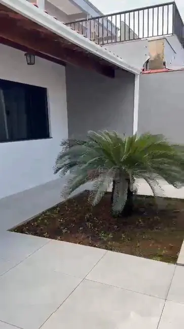 Foto 1 de Casa com 3 quartos à venda, 250m2 em São Carlos, Pouso Alegre - MG