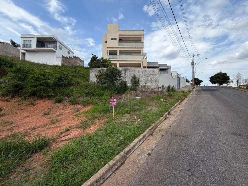 Foto 3 de Terreno / Lote à venda, 402m2 em Colinas de Santa Bárbara, Pouso Alegre - MG