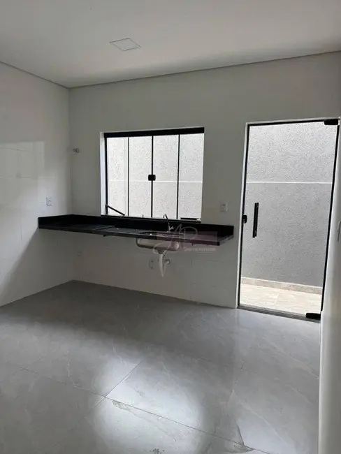 Foto 2 de Casa com 3 quartos à venda, 120m2 em Jardim Canadá, Pouso Alegre - MG
