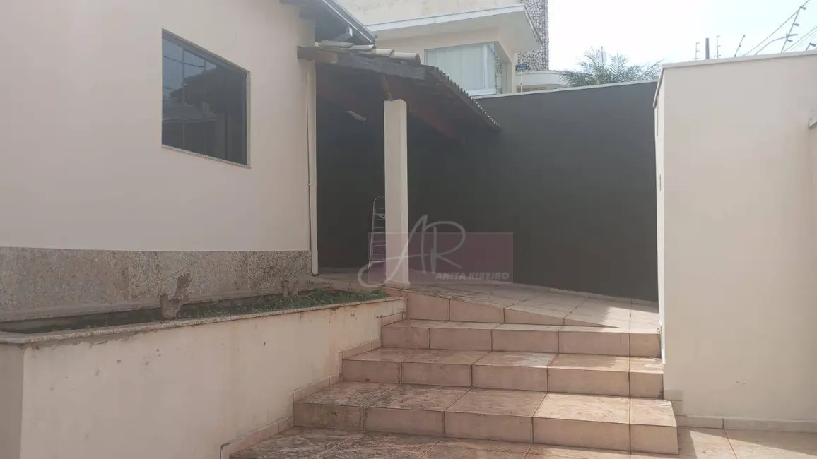 Casa com 2 quartos à venda, 300m2 em Pousada dos Campos III, Pouso Alegre - MG - imagem 2 Foto 2 de Casa com 2 quartos à venda, 300m2 em Pousada dos Campos III, Pouso Alegre - MG