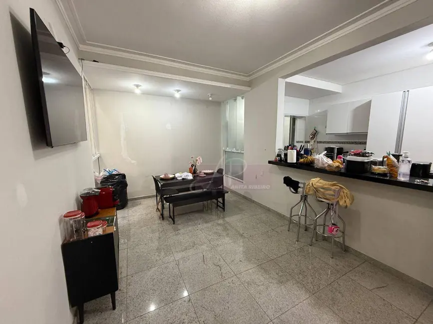 Foto 2 de Apartamento com 4 quartos à venda, 130m2 em Centro, Pouso Alegre - MG