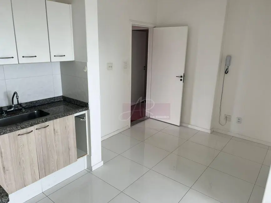 Apartamento com 3 quartos à venda, 133m2 em Centro, Pouso Alegre - MG - imagem 5 Foto 5 de Apartamento com 3 quartos à venda, 133m2 em Centro, Pouso Alegre - MG