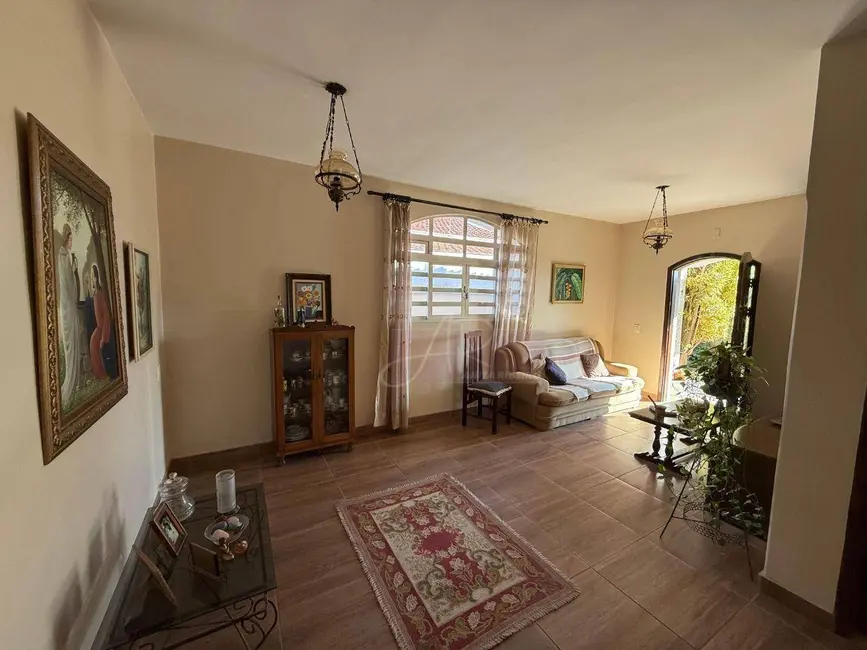 Foto 3 de Casa com 5 quartos à venda, 450m2 em Pouso Alegre - MG