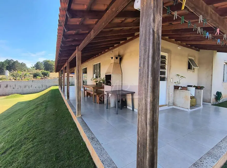 Foto 2 de Chácara com 3 quartos à venda, 1000m2 em Pouso Alegre - MG