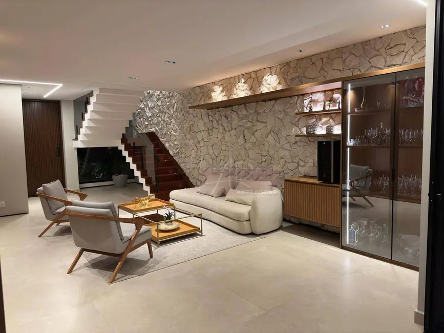 Casa de Condomínio com 4 quartos à venda, 300m2 em Pouso Alegre - MG - imagem 3 Foto 3 de Casa de Condomínio com 4 quartos à venda, 300m2 em Pouso Alegre - MG