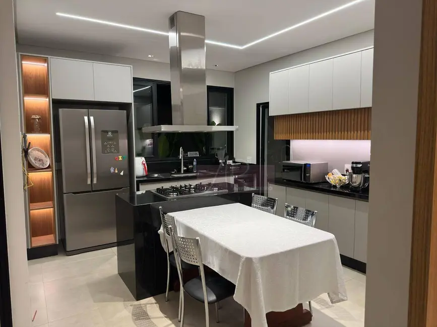 Casa de Condomínio com 4 quartos à venda, 300m2 em Pouso Alegre - MG - imagem 4 Foto 4 de Casa de Condomínio com 4 quartos à venda, 300m2 em Pouso Alegre - MG