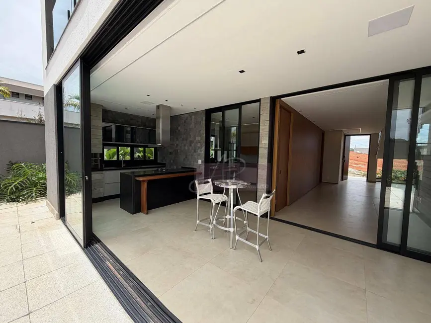 Casa de Condomínio com 4 quartos à venda, 300m2 em Pouso Alegre - MG - imagem 8 Foto 8 de Casa de Condomínio com 4 quartos à venda, 300m2 em Pouso Alegre - MG