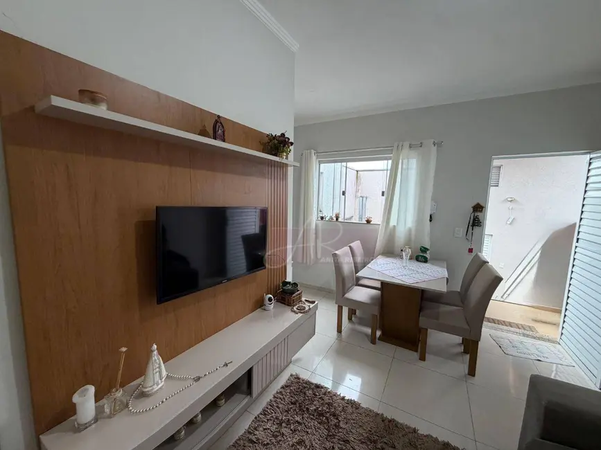 Foto 2 de Apartamento com 2 quartos à venda, 51m2 em Cidade Vergani, Pouso Alegre - MG