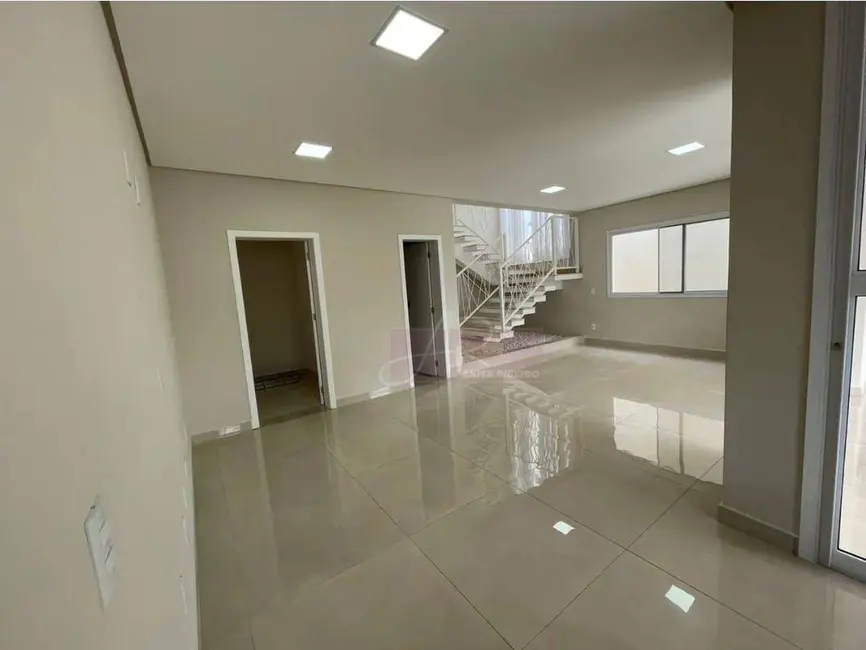 Casa com 4 quartos à venda, 302m2 em Pousada dos Campos II, Pouso Alegre - MG - imagem 4 Foto 4 de Casa com 4 quartos à venda, 302m2 em Pousada dos Campos II, Pouso Alegre - MG