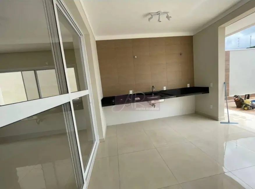 Casa com 4 quartos à venda, 302m2 em Pousada dos Campos II, Pouso Alegre - MG - imagem 8 Foto 8 de Casa com 4 quartos à venda, 302m2 em Pousada dos Campos II, Pouso Alegre - MG