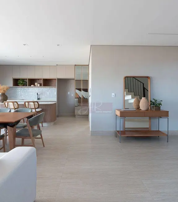 Foto 2 de Casa com 4 quartos à venda, 300m2 em Pouso Alegre - MG