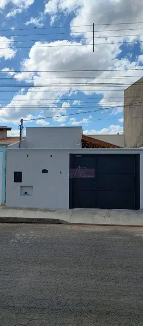 Foto 1 de Casa com 2 quartos à venda, 120m2 em Pouso Alegre - MG