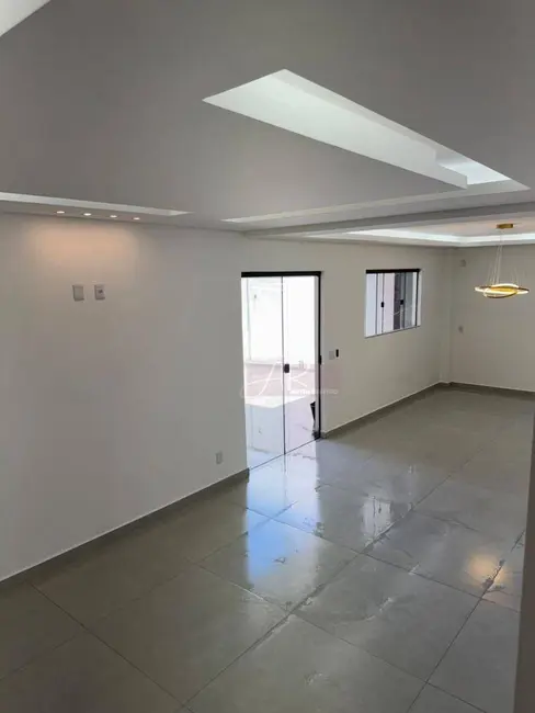 Foto 3 de Casa com 4 quartos à venda, 200m2 em Parque Real, Pouso Alegre - MG