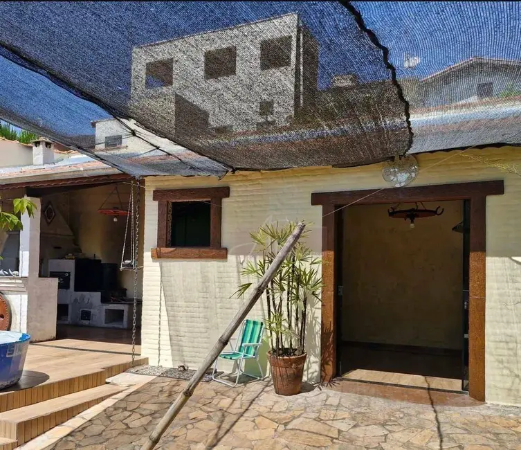 Foto 3 de Casa com 4 quartos à venda, 276m2 em Pouso Alegre - MG