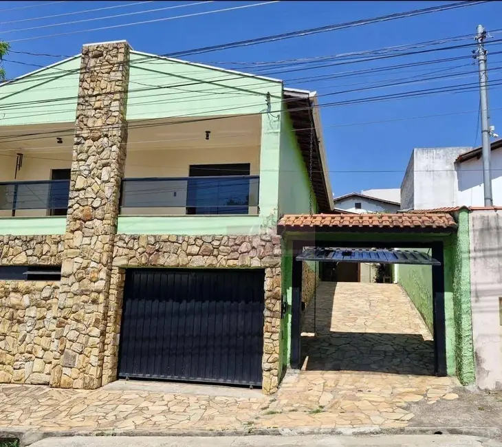 Foto 1 de Casa com 4 quartos à venda, 276m2 em Pouso Alegre - MG