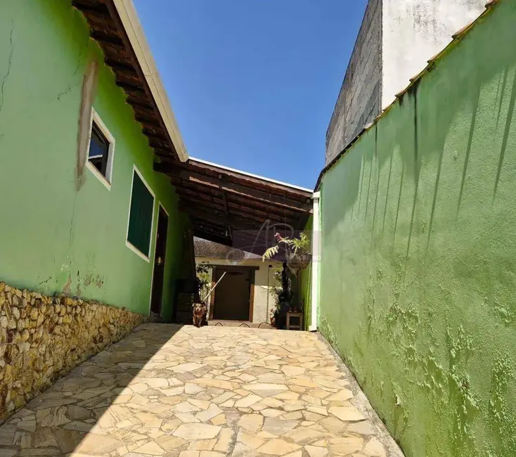 Foto 2 de Casa com 4 quartos à venda, 276m2 em Pouso Alegre - MG