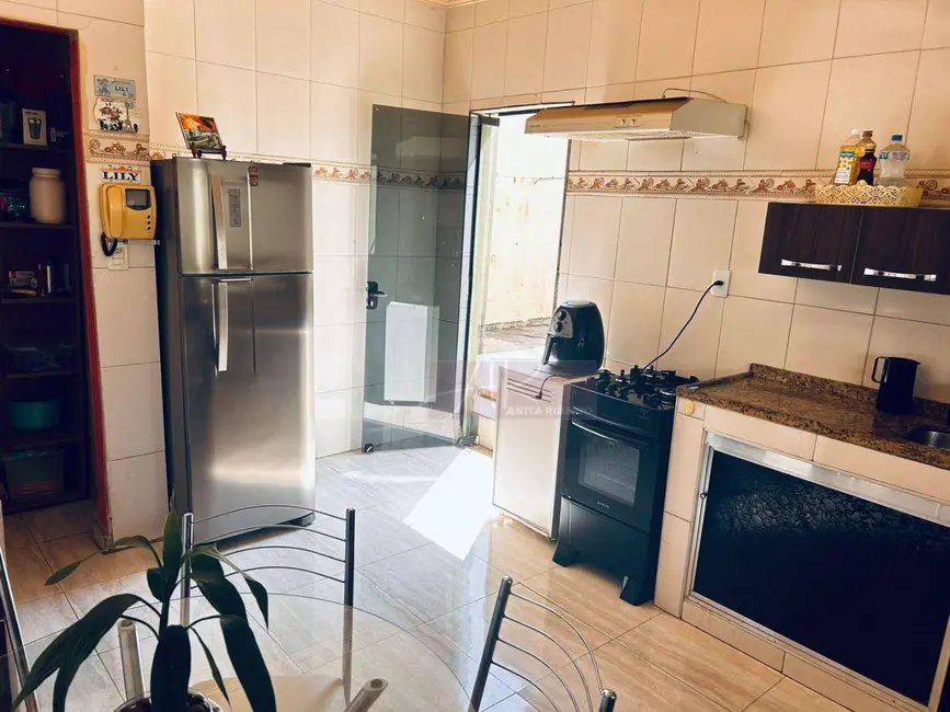 Foto 4 de Casa com 3 quartos à venda, 170m2 em Centro, Pouso Alegre - MG