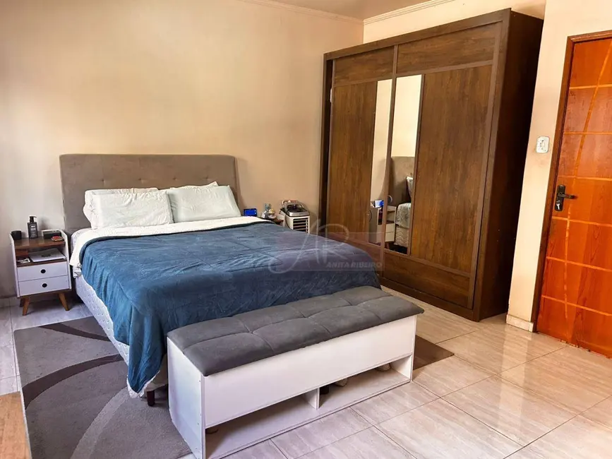 Foto 5 de Casa com 3 quartos à venda, 170m2 em Centro, Pouso Alegre - MG