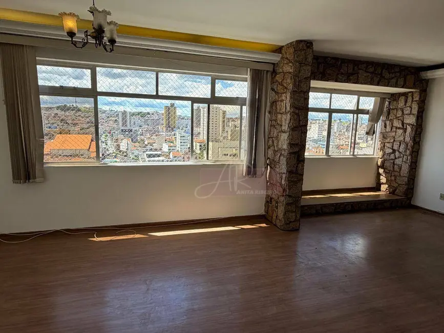 Apartamento com 3 quartos à venda, 137m2 em Centro, Pouso Alegre - MG - imagem 3 Foto 3 de Apartamento com 3 quartos à venda, 137m2 em Centro, Pouso Alegre - MG