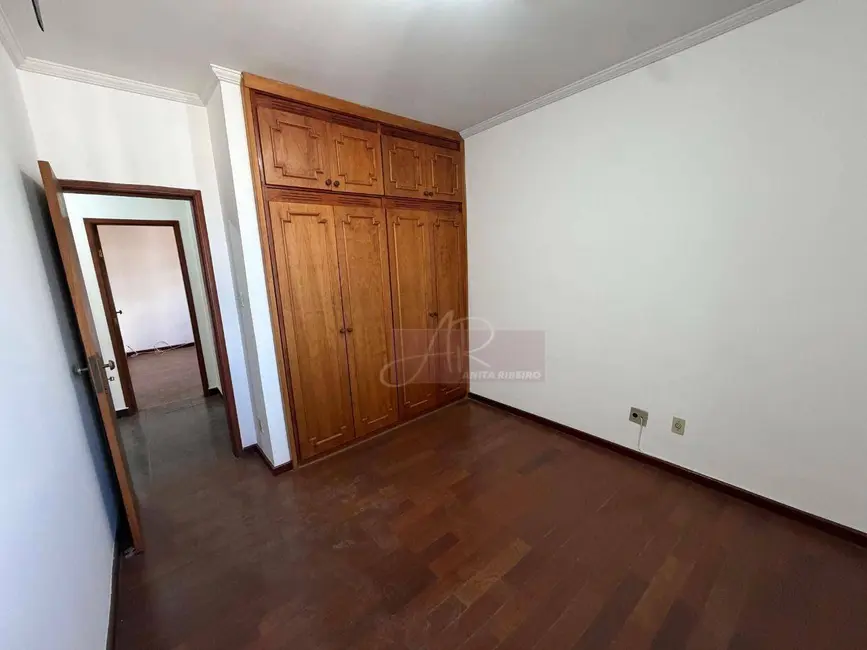 Apartamento com 3 quartos à venda, 137m2 em Centro, Pouso Alegre - MG - imagem 5 Foto 5 de Apartamento com 3 quartos à venda, 137m2 em Centro, Pouso Alegre - MG