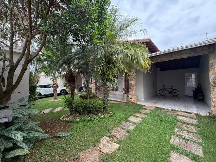 Foto 2 de Casa com 5 quartos à venda, 450m2 em Pouso Alegre - MG