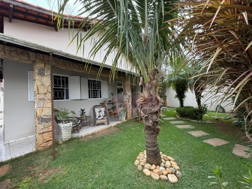 Foto 3 de Casa com 5 quartos à venda, 450m2 em Pouso Alegre - MG