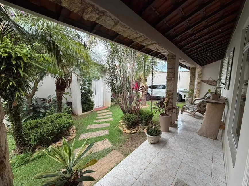 Foto 4 de Casa com 5 quartos à venda, 450m2 em Pouso Alegre - MG