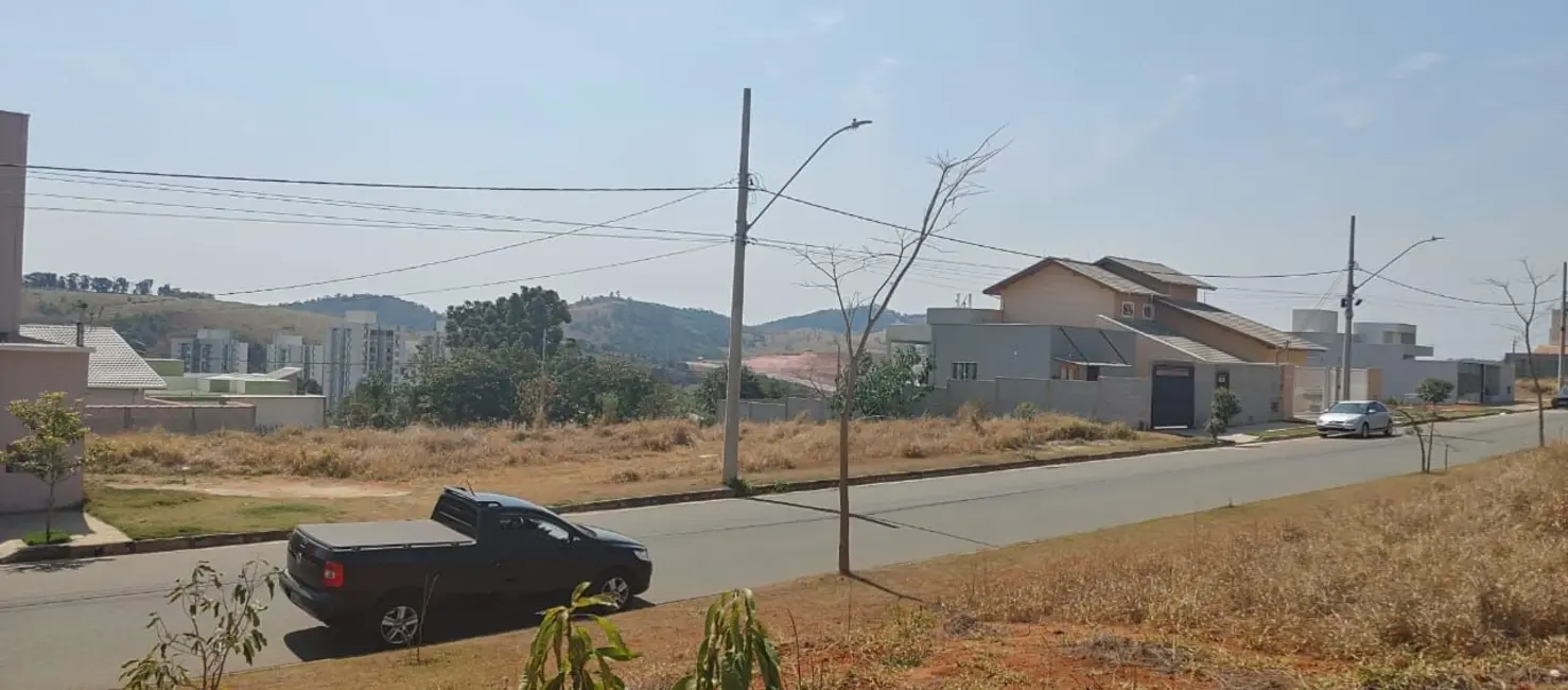 Foto 2 de Terreno / Lote à venda, 300m2 em Buritis, Pouso Alegre - MG