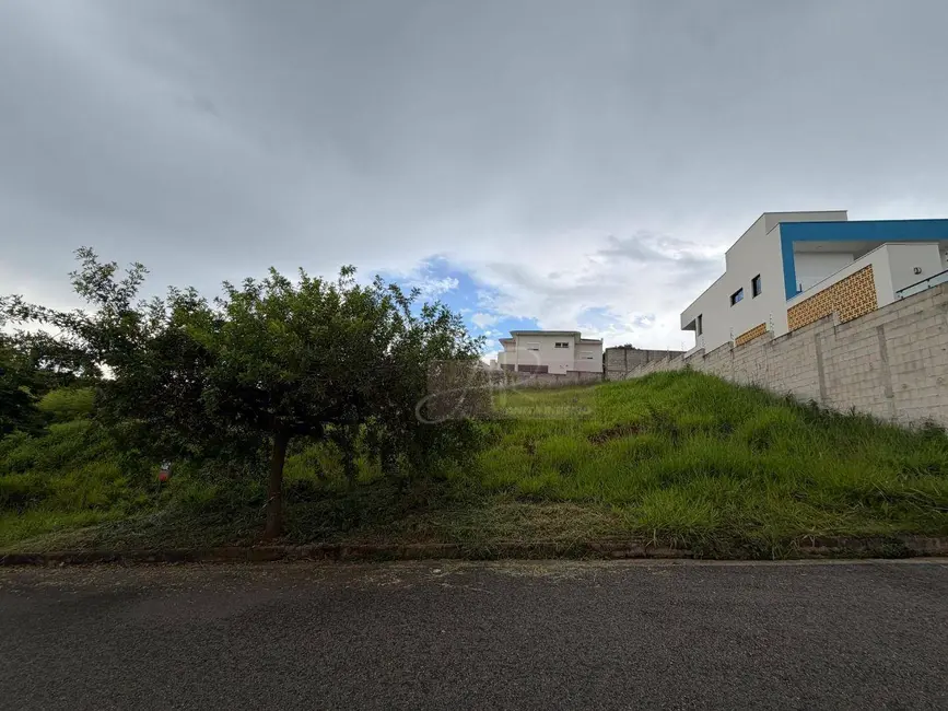 Foto 1 de Terreno / Lote à venda, 365m2 em Buritis, Pouso Alegre - MG