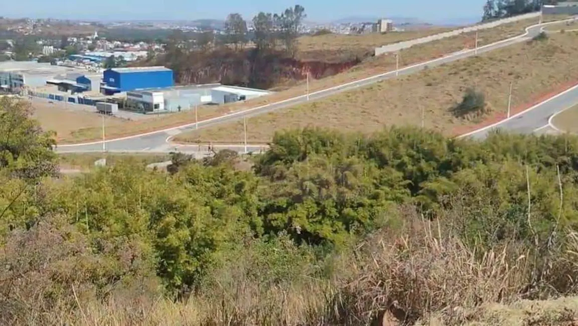 Foto 2 de Terreno / Lote à venda, 1890m2 em Pouso Alegre - MG