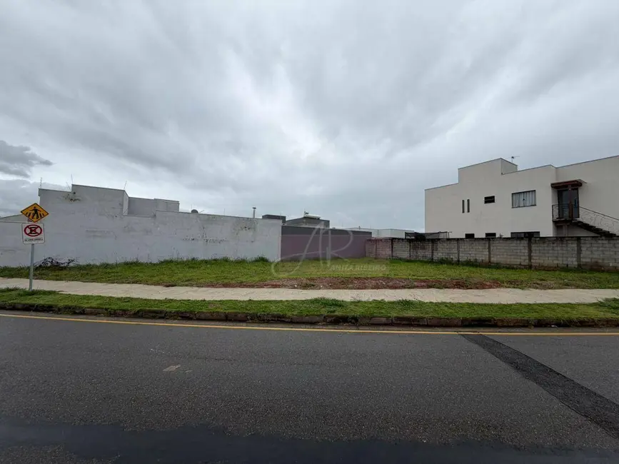 Foto 1 de Terreno / Lote à venda, 399m2 em Buritis, Pouso Alegre - MG