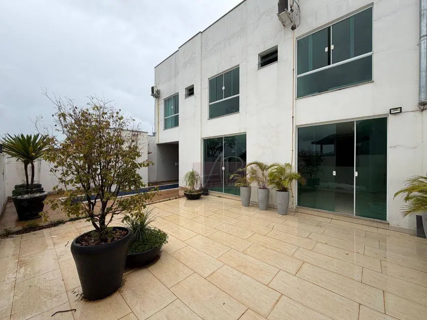 Foto 3 de Casa com 3 quartos à venda, 307m2 em Pouso Alegre - MG