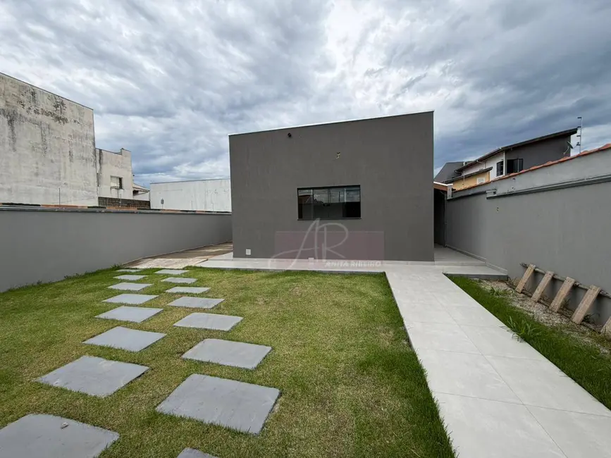 Foto 2 de Casa com 3 quartos à venda, 240m2 em Pouso Alegre - MG