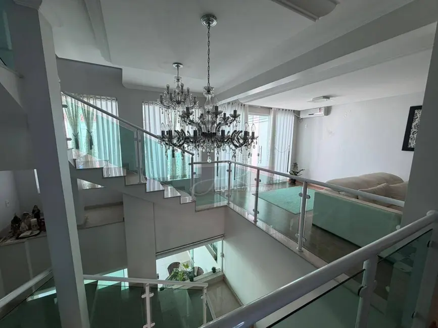 Foto 3 de Casa com 4 quartos à venda, 450m2 em Pouso Alegre - MG