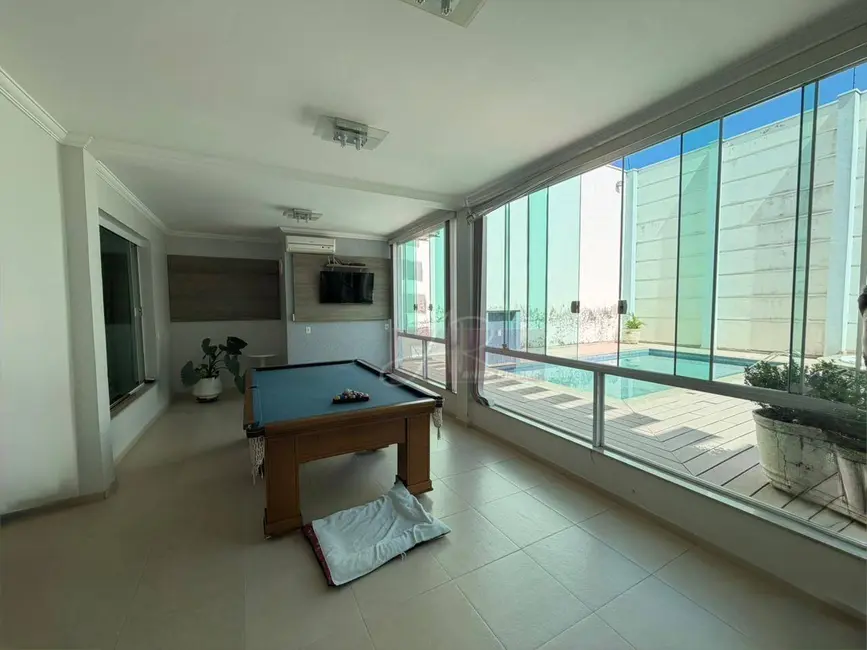 Foto 2 de Casa com 4 quartos à venda, 450m2 em Pouso Alegre - MG