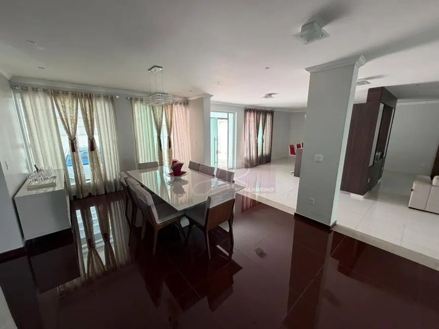 Foto 5 de Casa com 4 quartos à venda, 450m2 em Pouso Alegre - MG