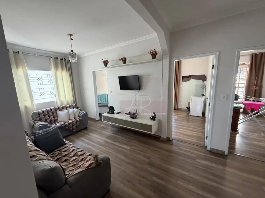 Foto 4 de Casa com 7 quartos à venda, 160m2 em Centro, Pouso Alegre - MG