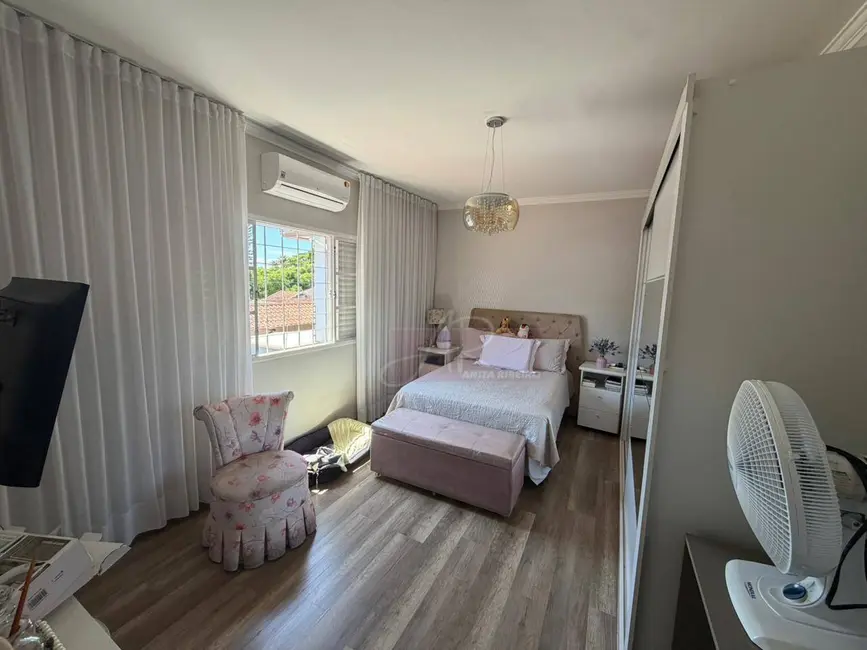 Foto 5 de Casa com 7 quartos à venda, 160m2 em Centro, Pouso Alegre - MG