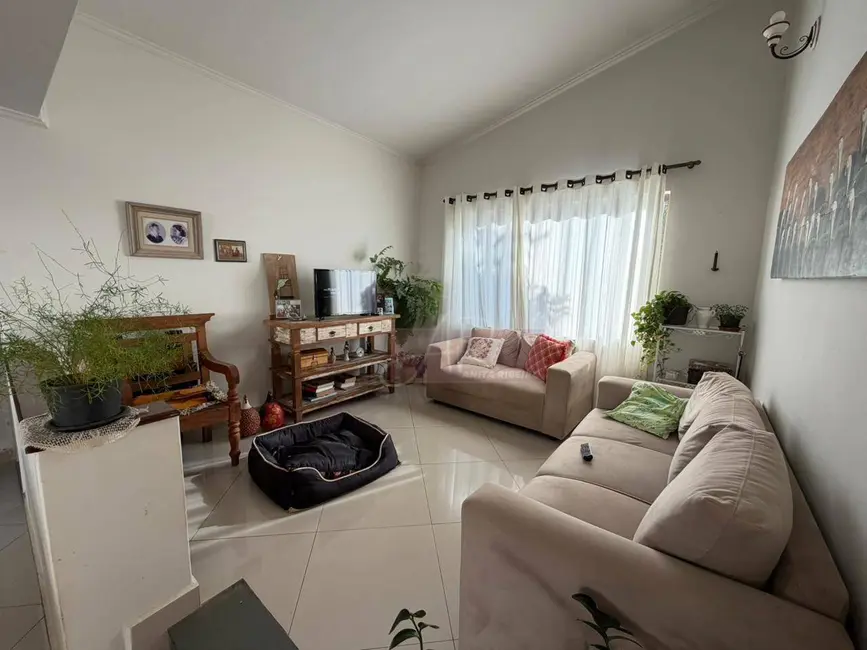 Foto 2 de Casa com 4 quartos à venda, 406m2 em Pouso Alegre - MG