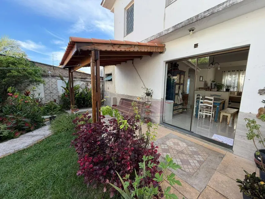 Foto 1 de Casa com 4 quartos à venda, 406m2 em Pouso Alegre - MG