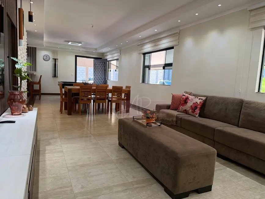 Chácara com 3 quartos à venda, 3000m2 em Pouso Alegre - MG - imagem 2 Foto 2 de Chácara com 3 quartos à venda, 3000m2 em Pouso Alegre - MG