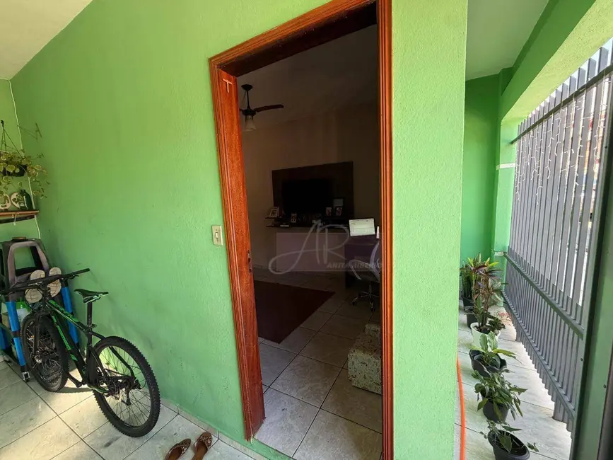 Casa com 2 quartos à venda, 120m2 em Pouso Alegre - MG - imagem 2 Foto 2 de Casa com 2 quartos à venda, 120m2 em Pouso Alegre - MG