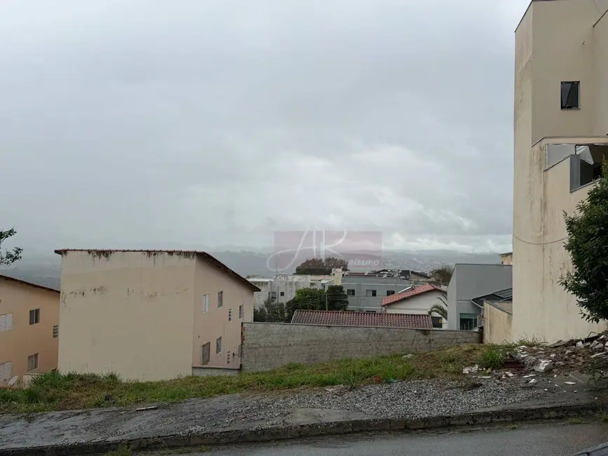 Foto 2 de Terreno / Lote à venda, 240m2 em Pão de Açúcar, Pouso Alegre - MG