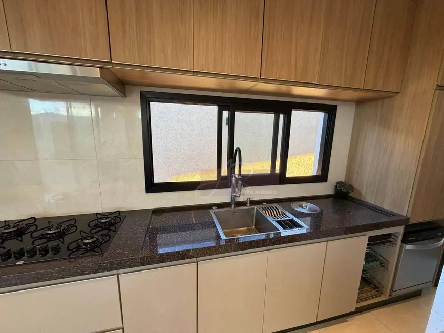 Casa com 4 quartos à venda, 360m2 em Residencial Astúrias, Pouso Alegre - MG - imagem 9 Foto 9 de Casa com 4 quartos à venda, 360m2 em Residencial Astúrias, Pouso Alegre - MG