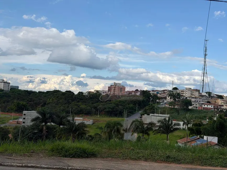 Foto 2 de Terreno / Lote à venda, 286m2 em Pouso Alegre - MG