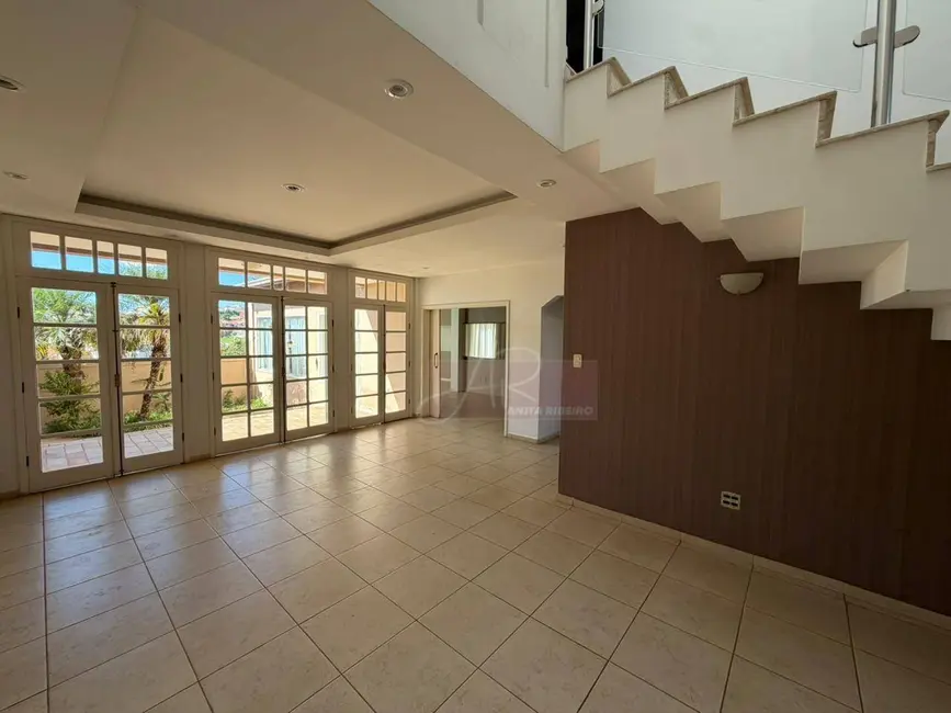 Casa com 4 quartos à venda, 357m2 em Pouso Alegre - MG - imagem 2 Foto 2 de Casa com 4 quartos à venda, 357m2 em Pouso Alegre - MG