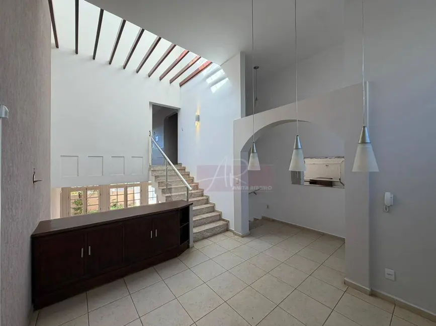 Casa com 4 quartos à venda, 357m2 em Pouso Alegre - MG - imagem 1 Foto 1 de Casa com 4 quartos à venda, 357m2 em Pouso Alegre - MG
